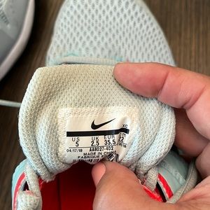 Mike Women’s Tennis Court Shoes, Size 5